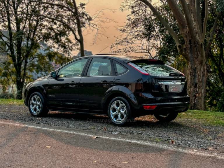 FORD - FOCUS - 2012/2012 - Preta - R$ 55.900,00