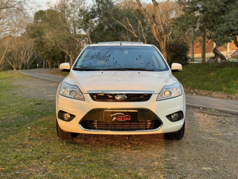 FORD - FOCUS - 2011/2012 - Branca - R$ 54.900,00