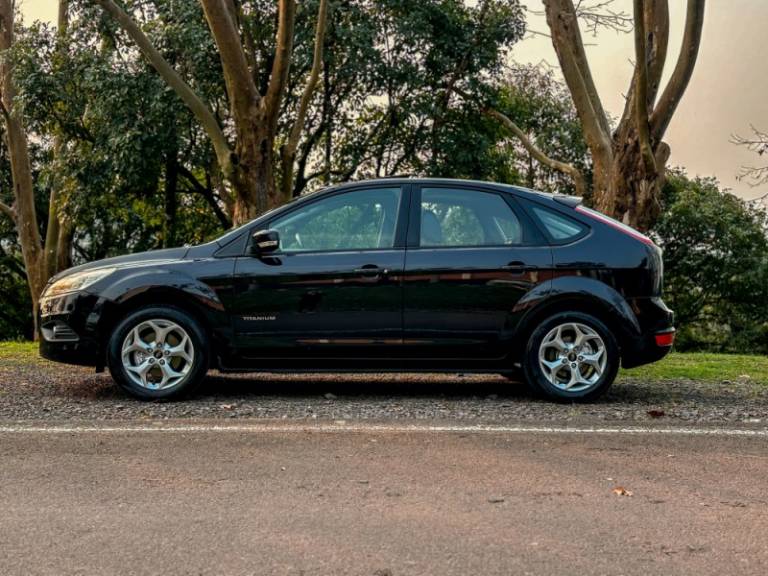 FORD - FOCUS - 2012/2012 - Preta - R$ 55.900,00