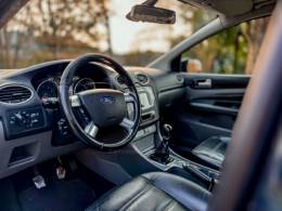 FORD - FOCUS - 2012/2012 - Preta - R$ 55.900,00
