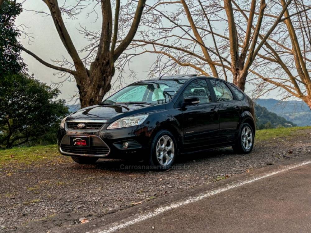 FORD - FOCUS - 2012/2012 - Preta - R$ 55.900,00
