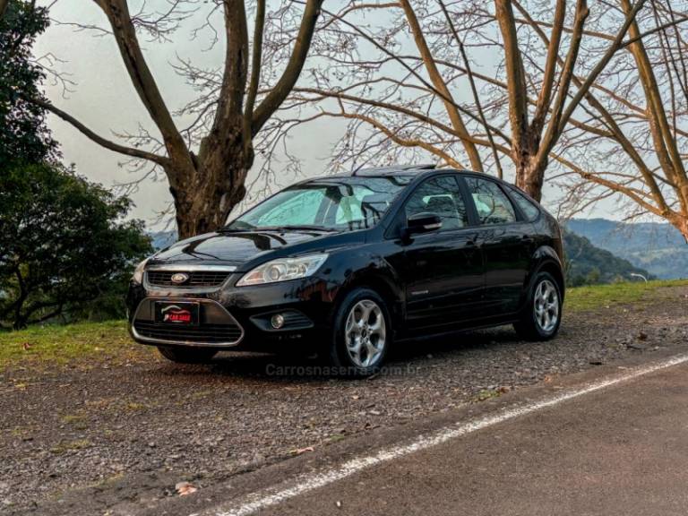 FORD - FOCUS - 2012/2012 - Preta - R$ 55.900,00